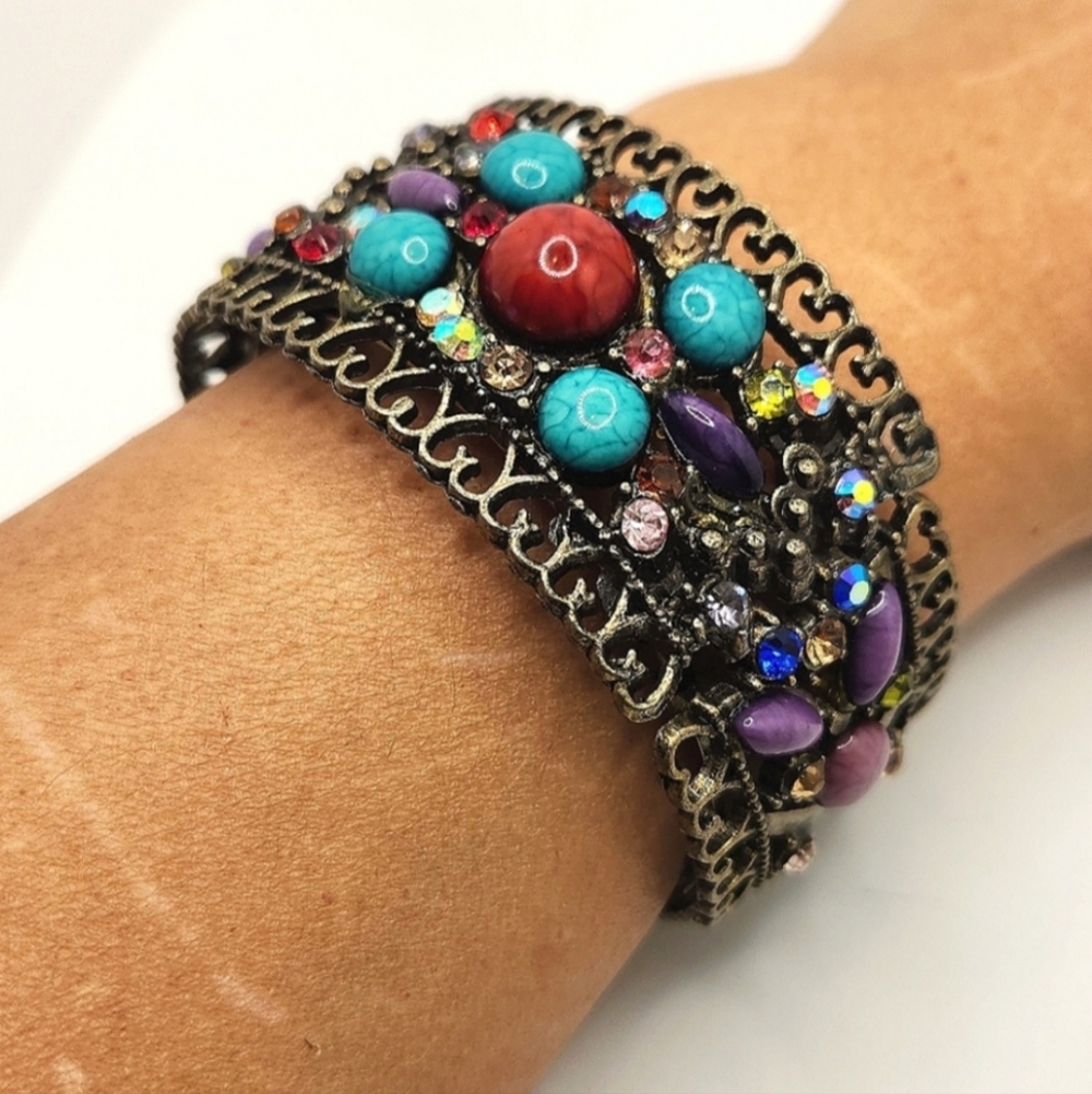 Vintage 90s Women Bohemian multi color bracelet